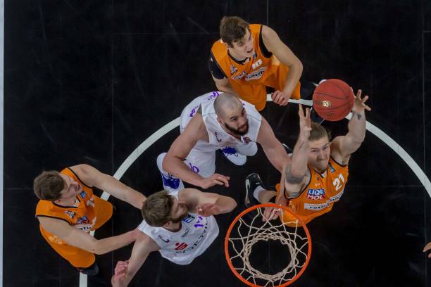 四进五出 四进五出