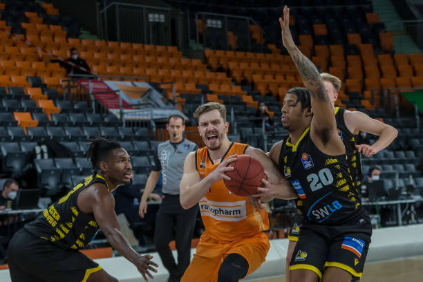 及更衣室氛 及更衣室氛